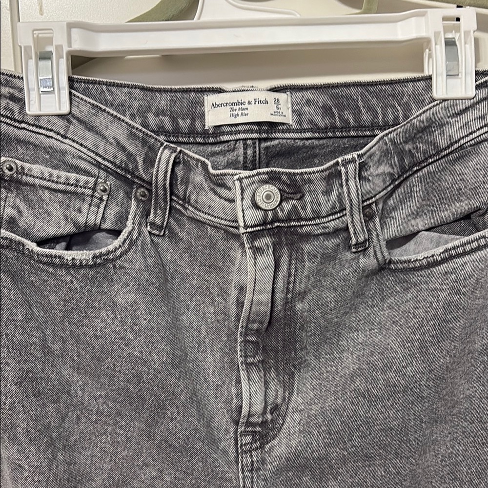 Abercrombie & Fitch Women's Gray Straight Leg Jeans - Picture 3 of 4